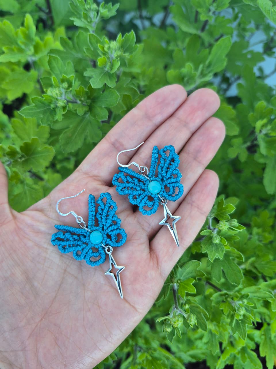 Aritos de macramé mini mariposa cruz ganchos de plata 925