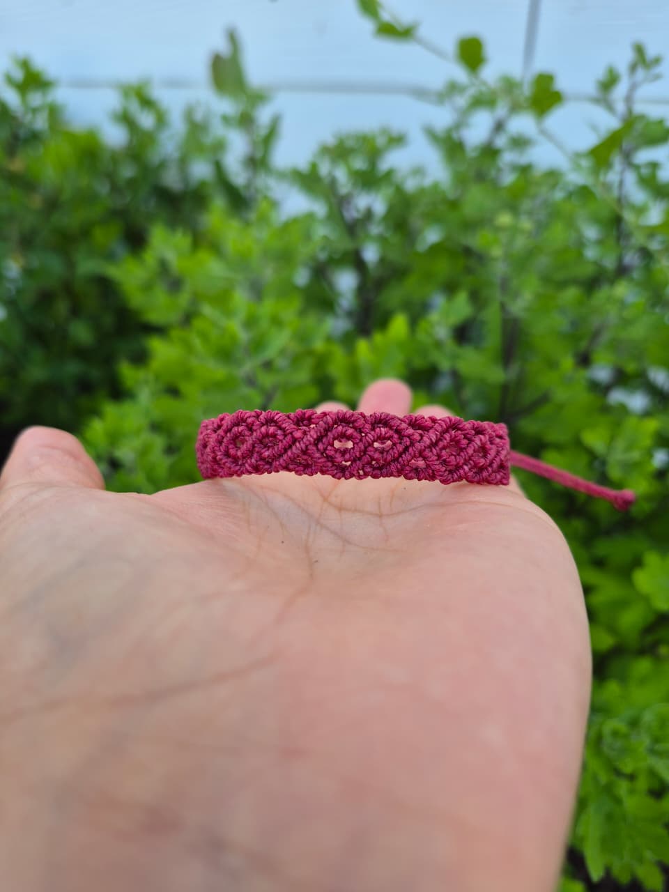 Pulsera macramé color fuccia