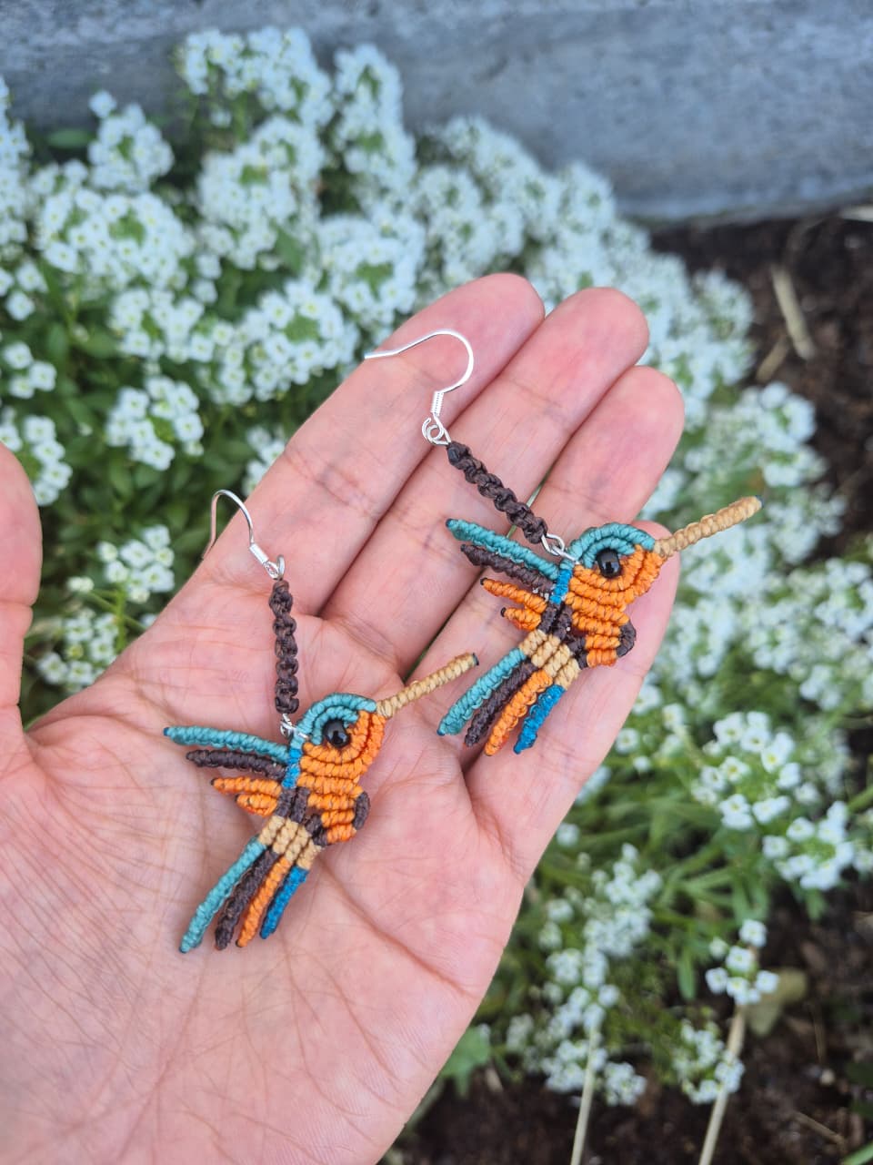 Aritos de macramé colibrí colores ganchos de plata 925