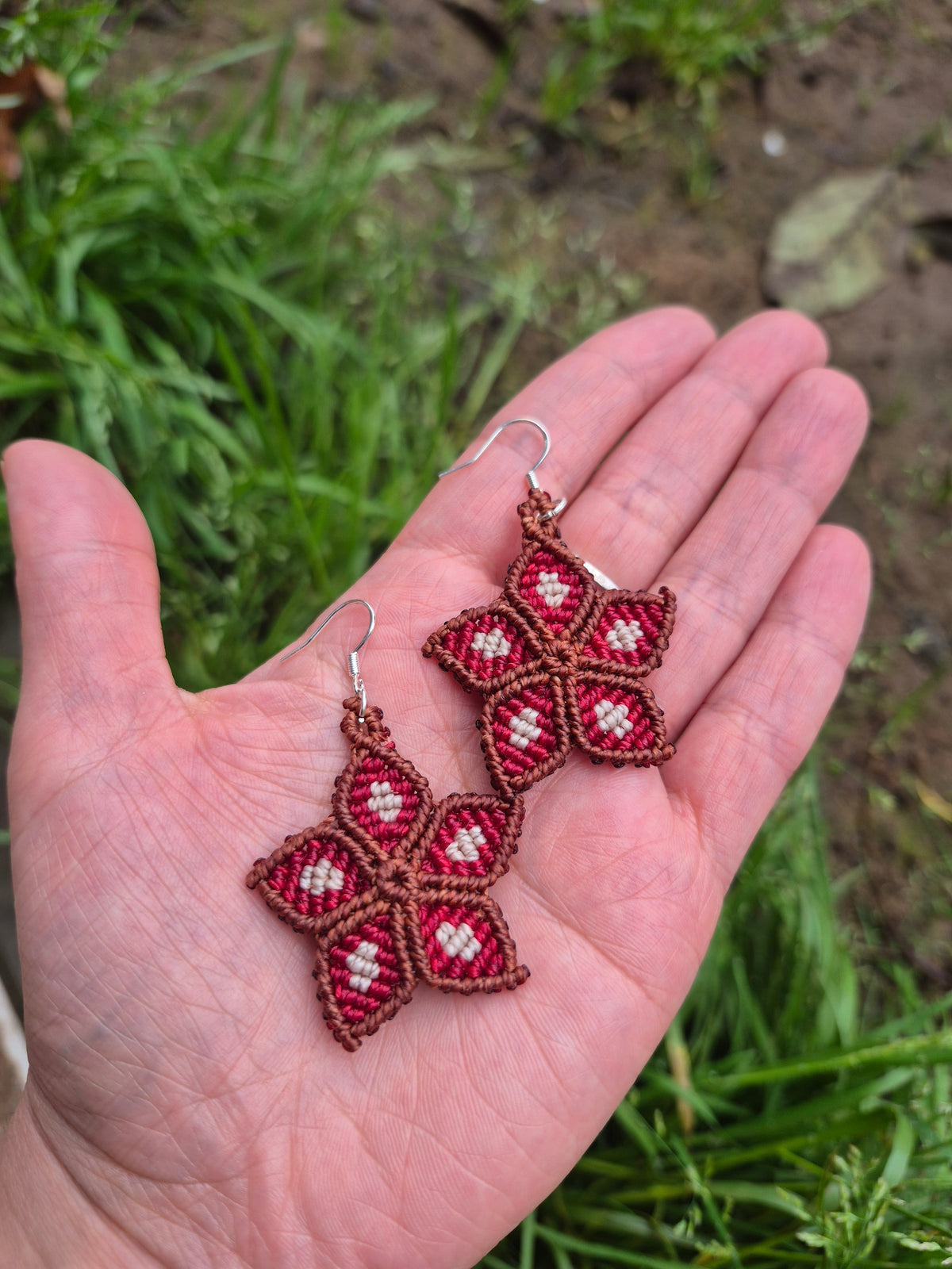 Aritos flor 5 pétalos roja