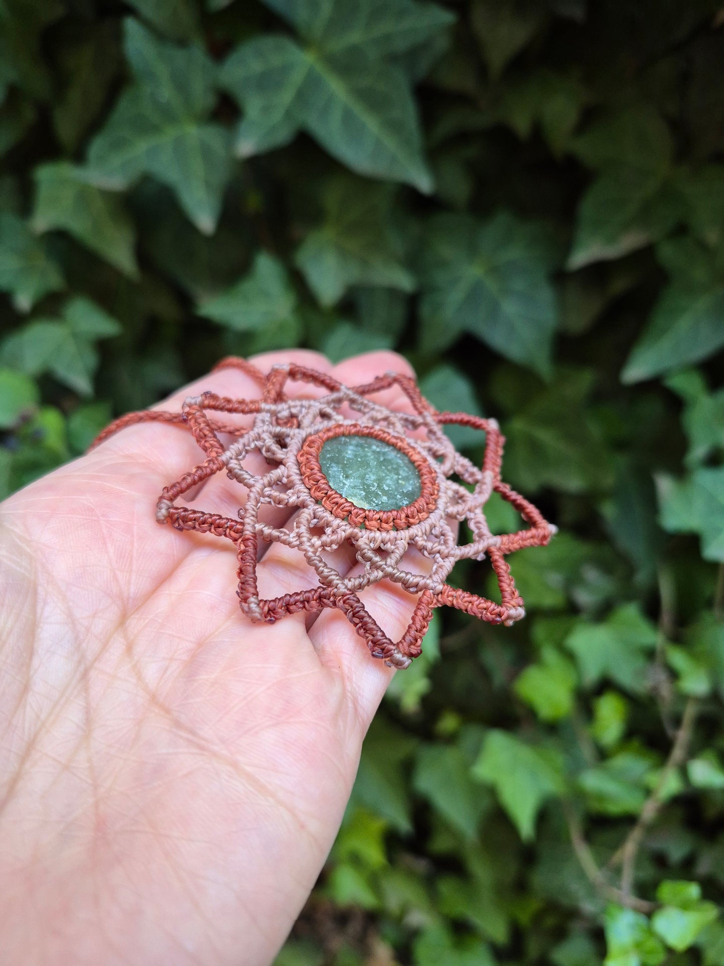 Collar macramé diseño mandala piedra aventurina verde