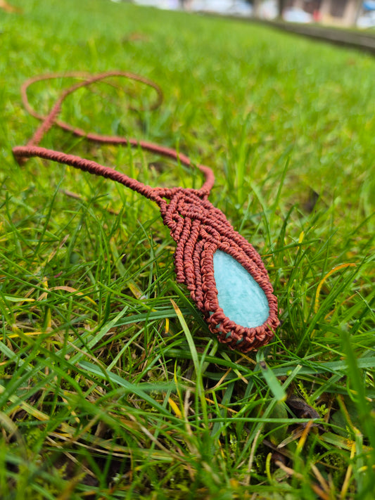 Collar de macramé con piedra amazonita
