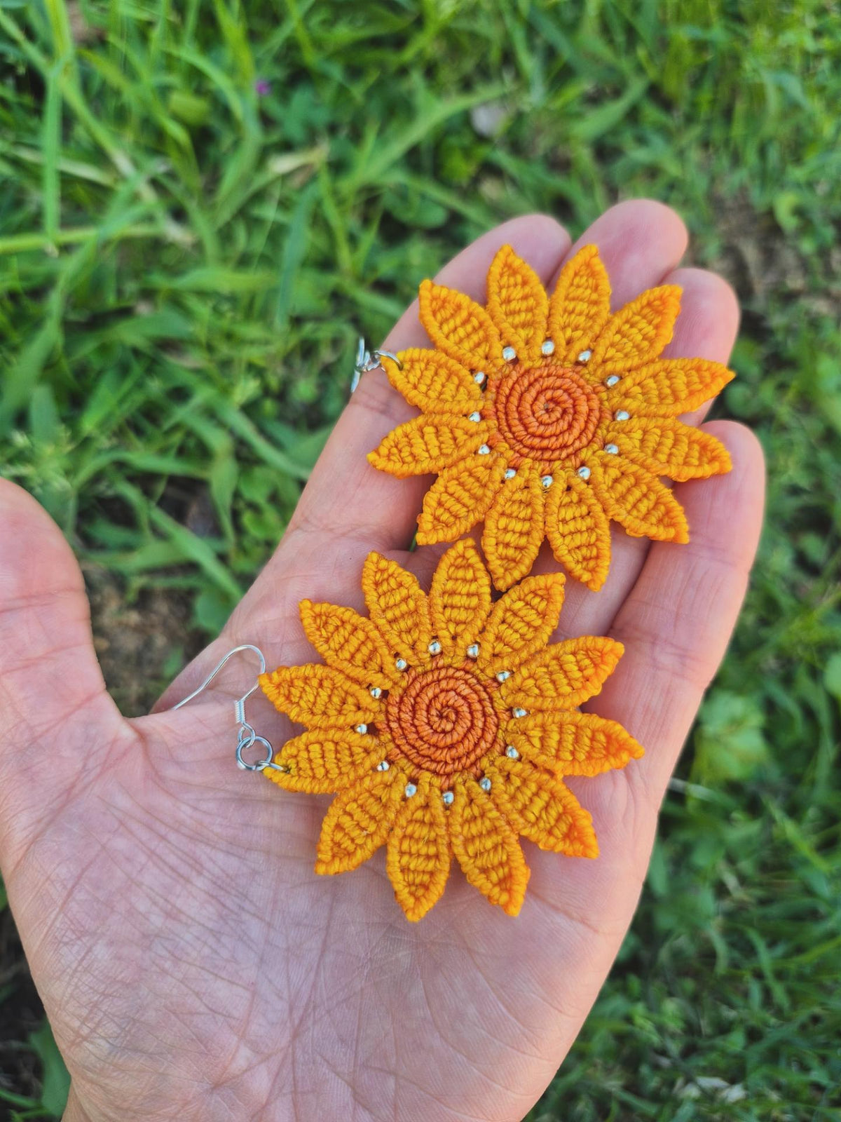 Aritos de flor diferentes colores ganchos de plata