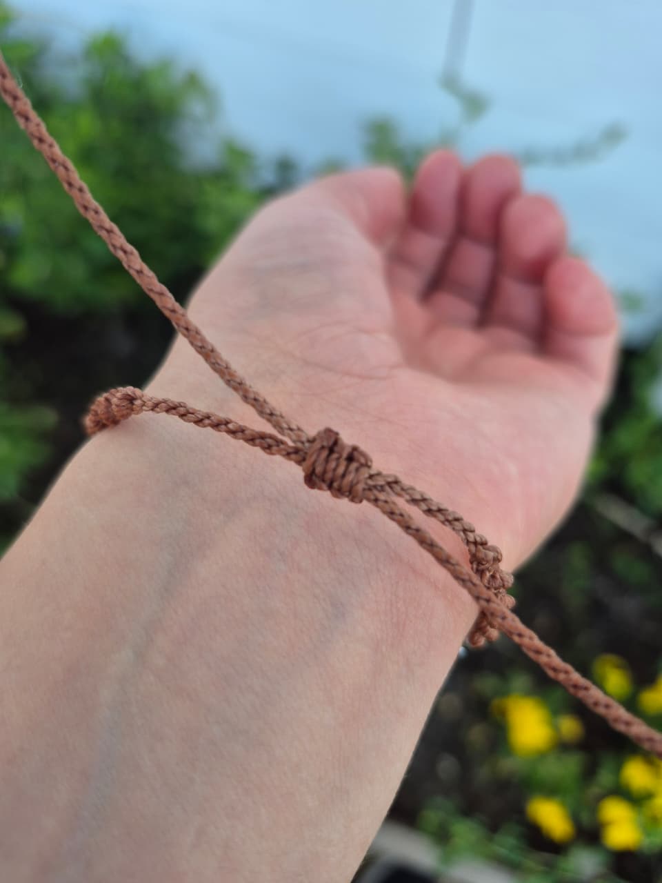 Pulsera de aguamarina y ojo de tigre con macramé