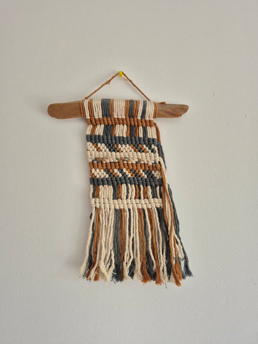 Telar decorativo pequeño macrame