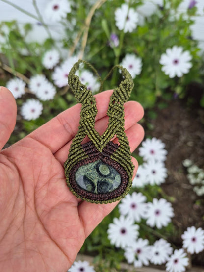 Collar macramé con jaspe kambaba