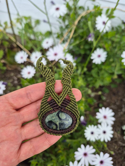 Collar macramé con jaspe kambaba