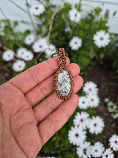 Collar macramé con piedra K2