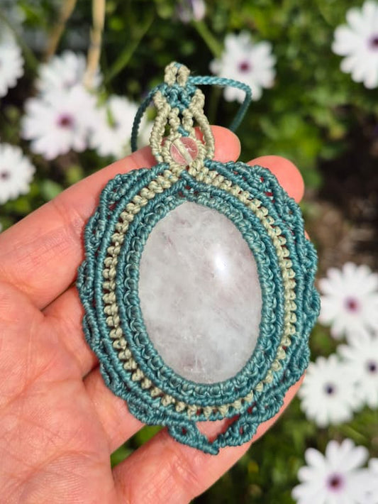 Collar macramé con cuarzo blanco