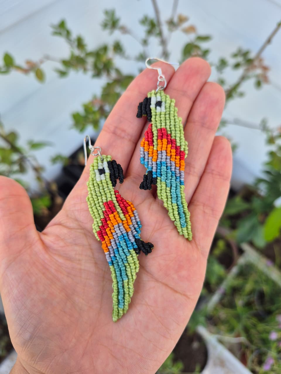 Aritos de macramé loro ganchos de plata 925