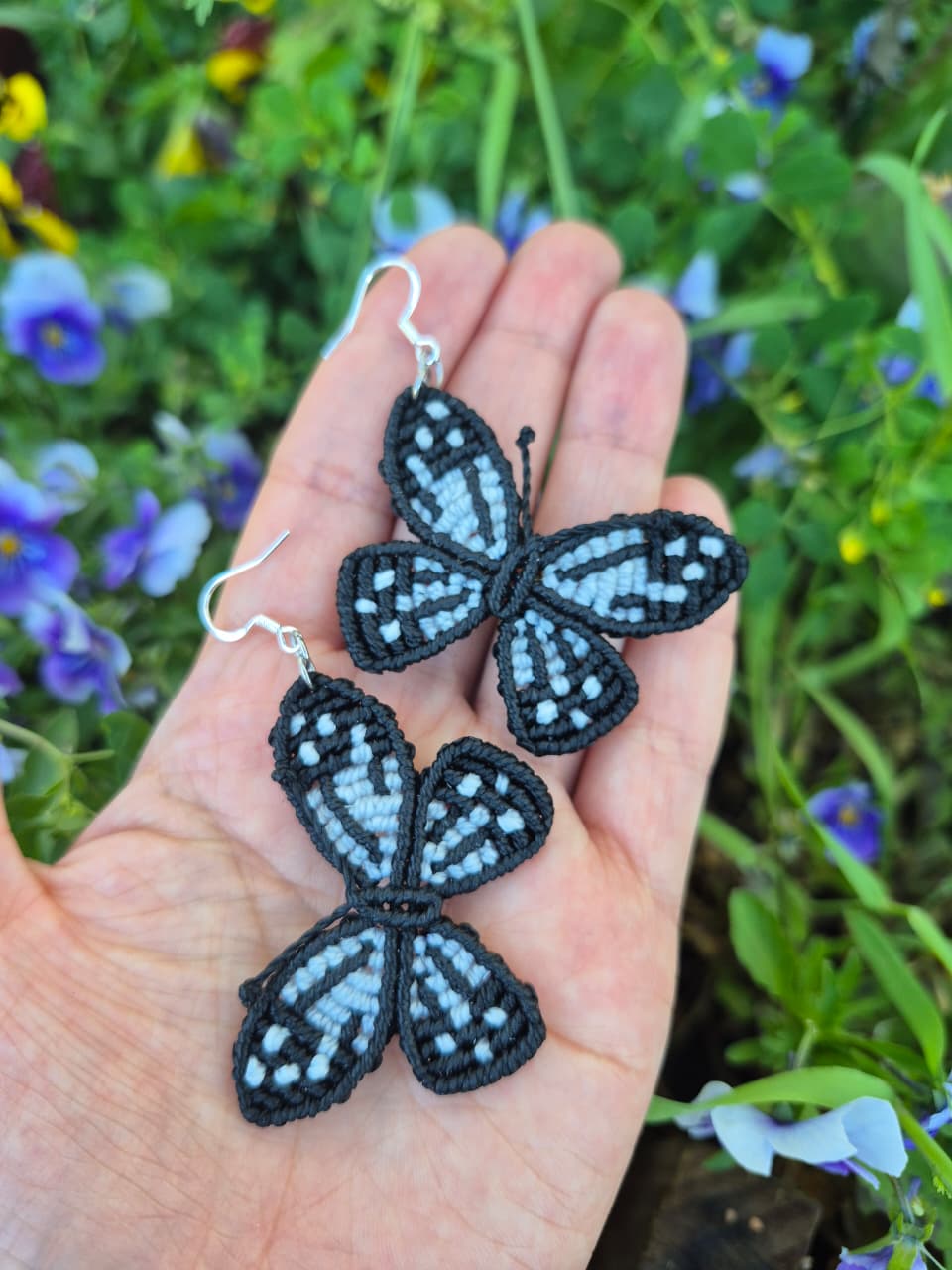 Aritos macramé mariposa mediana colores ganchos de plata 925