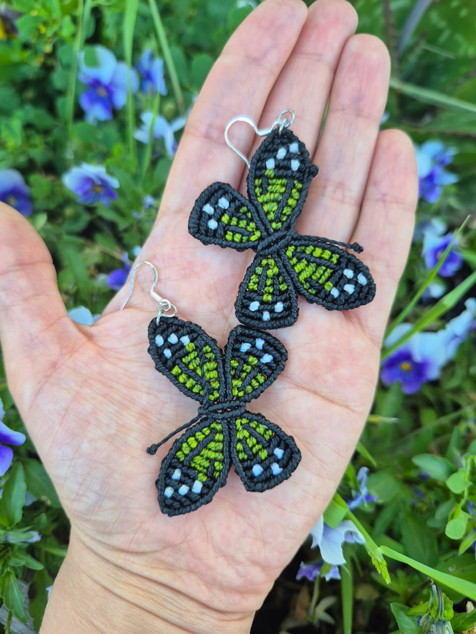 Aritos macramé mariposa mediana colores ganchos de plata 925