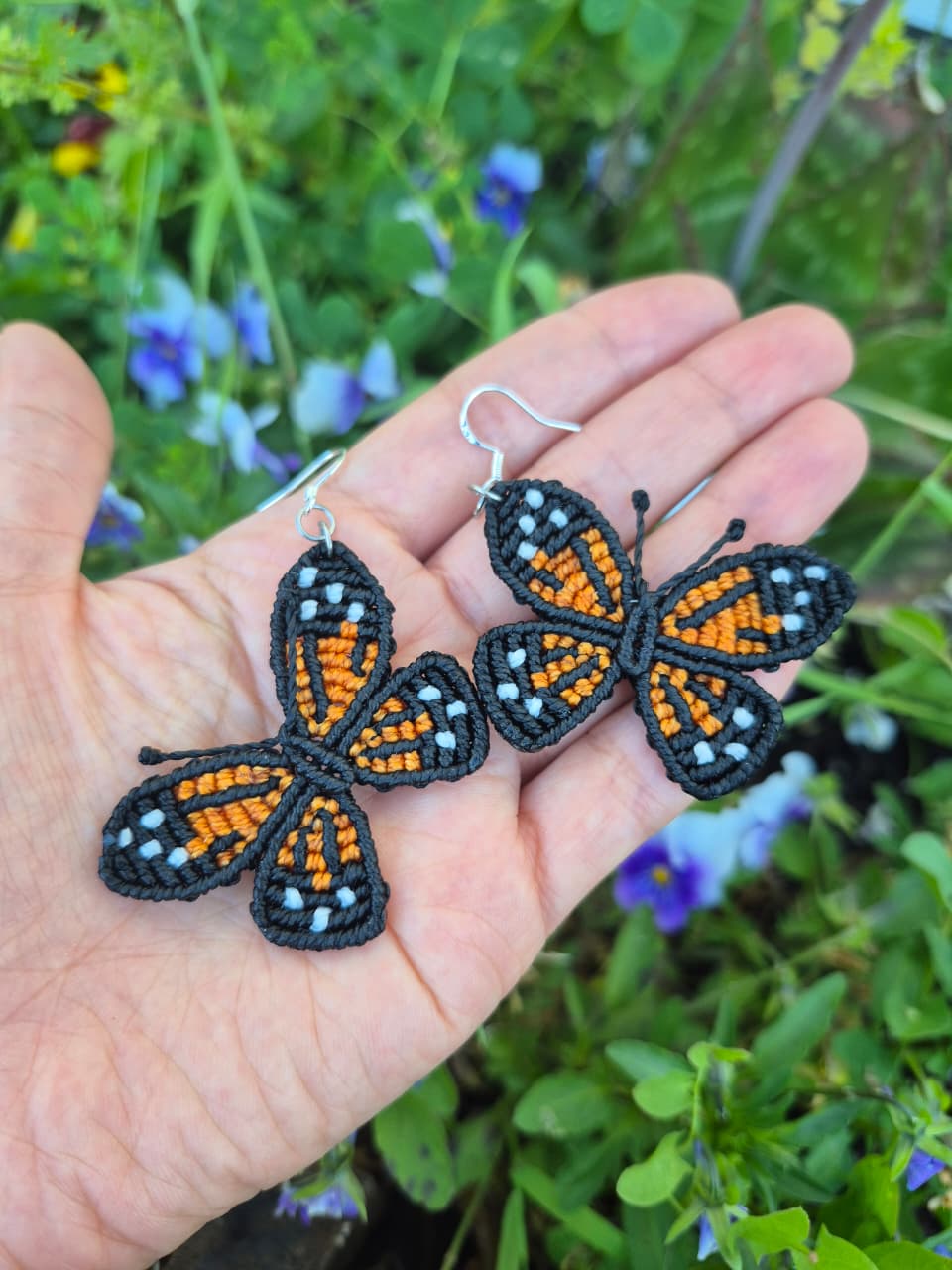 Aritos macramé mariposa mediana colores ganchos de plata 925