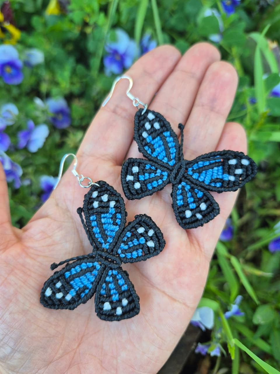 Aritos macramé mariposa mediana colores ganchos de plata 925