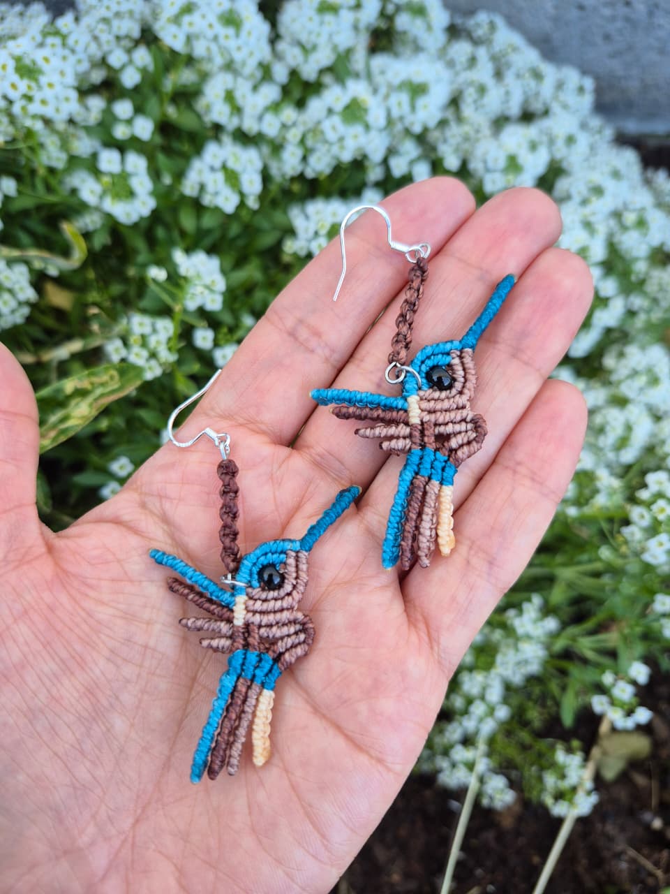 Aritos de macramé colibrí colores ganchos de plata 925