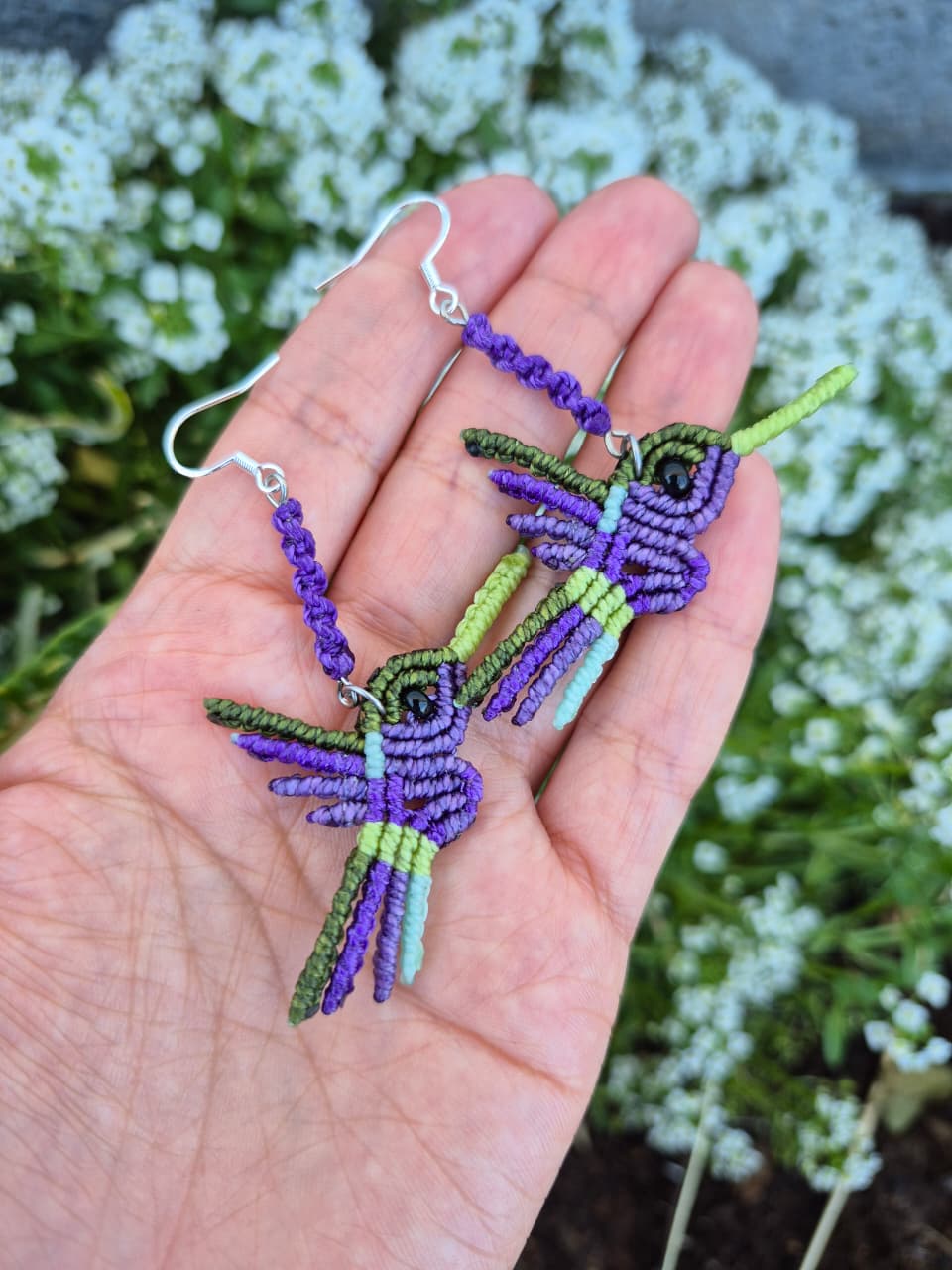 Aritos de macramé colibrí colores ganchos de plata 925