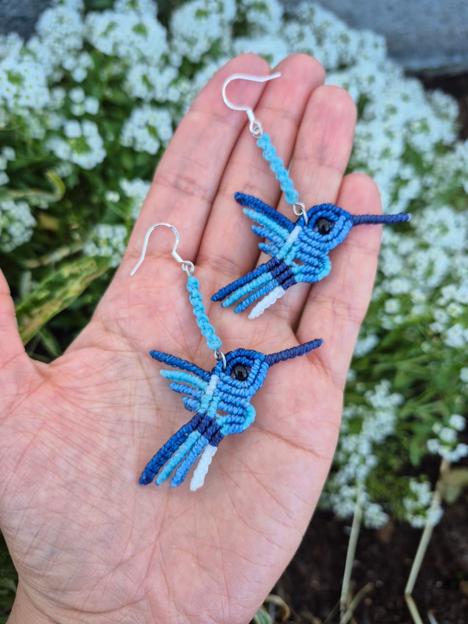 Aritos de macramé colibrí colores ganchos de plata 925