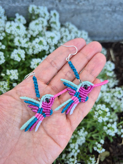 Aritos de macramé colibrí colores ganchos de plata 925