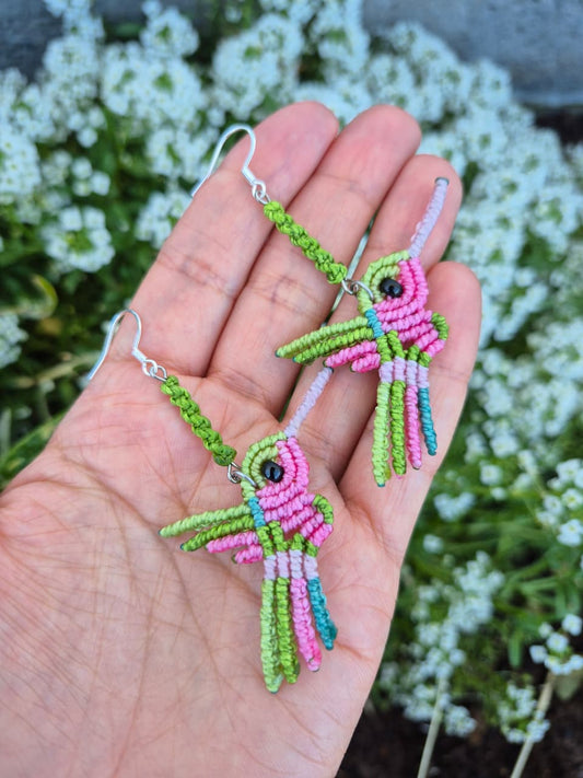 Aritos de macramé colibrí colores ganchos de plata 925