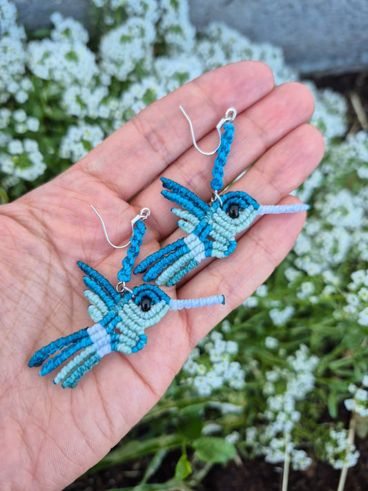 Aritos de macramé colibrí colores ganchos de plata 925