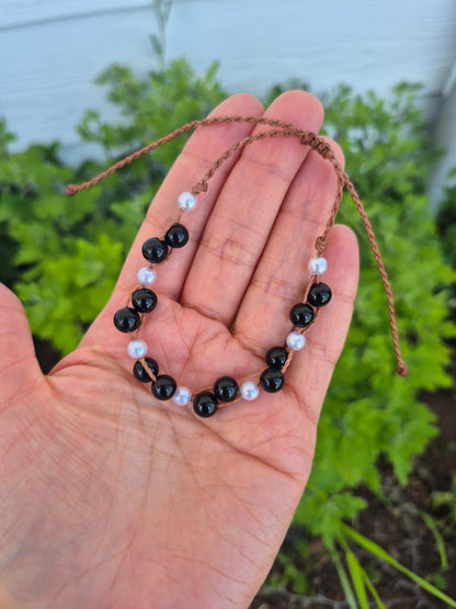 Pulsera de macramé con piedra natural obsidiana bolitas