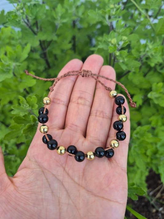 Pulsera de macramé con piedra natural obsidiana bolitas