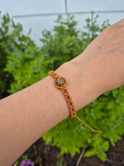 Pulsera macramé diseño Infinito piedra unakita
