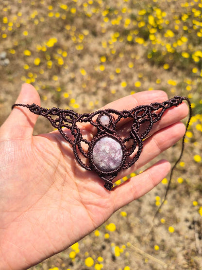 Choker macramé piedra lepidolita