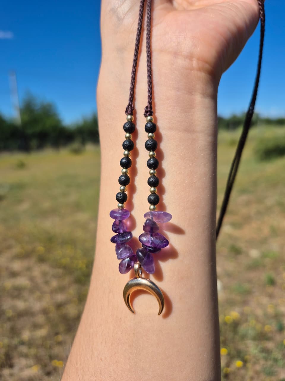 Collar macramé piedra amatista con dije de luna