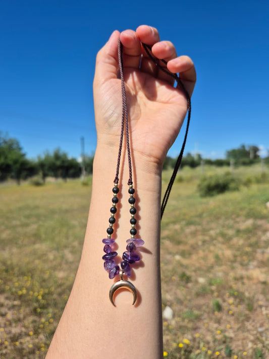 Collar macramé piedra amatista con dije de luna