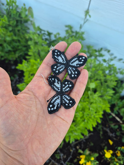 Aritos macramé mariposa mediana colores ganchos de plata 925