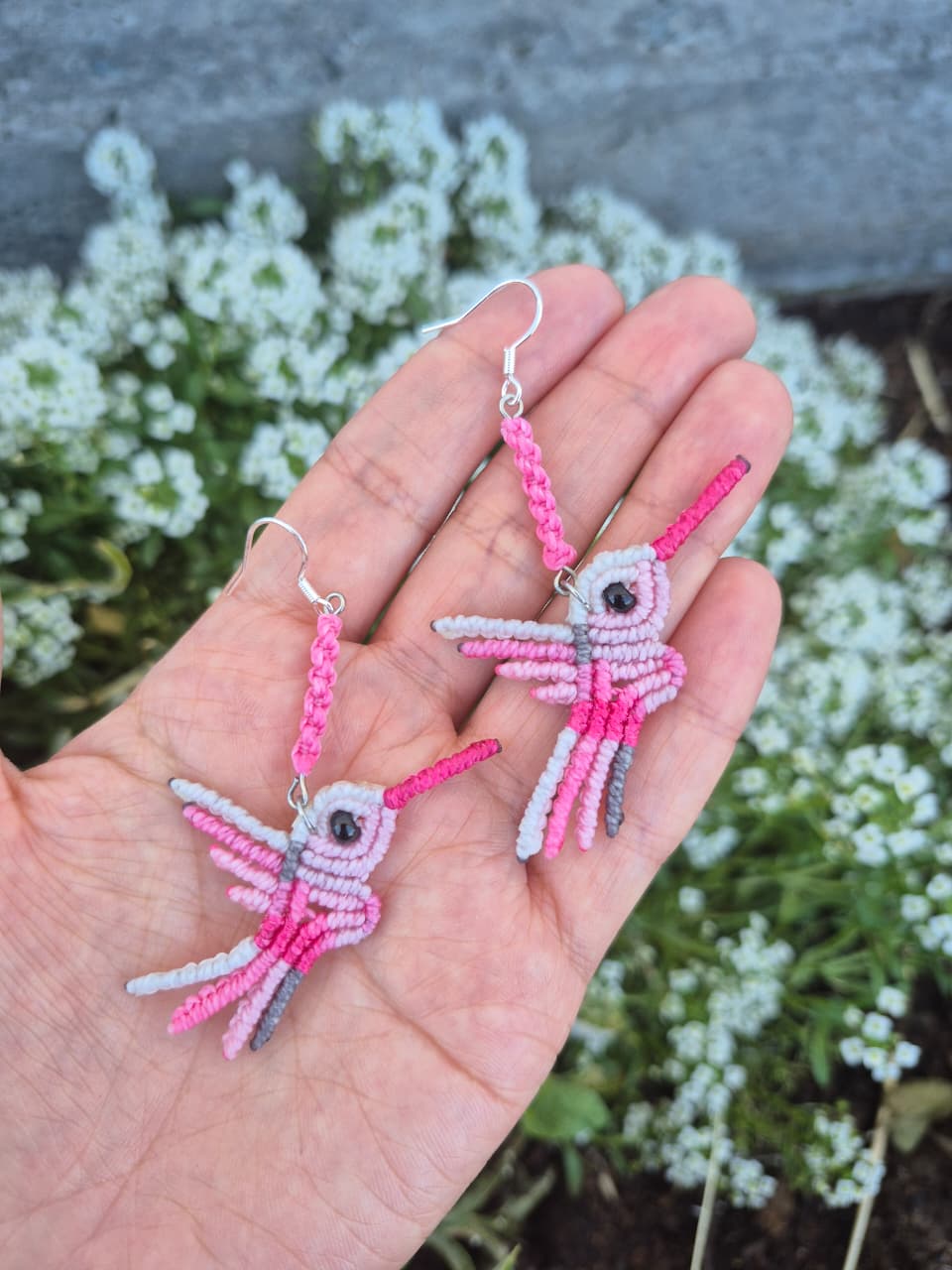 Aritos de macramé colibrí colores ganchos de plata 925