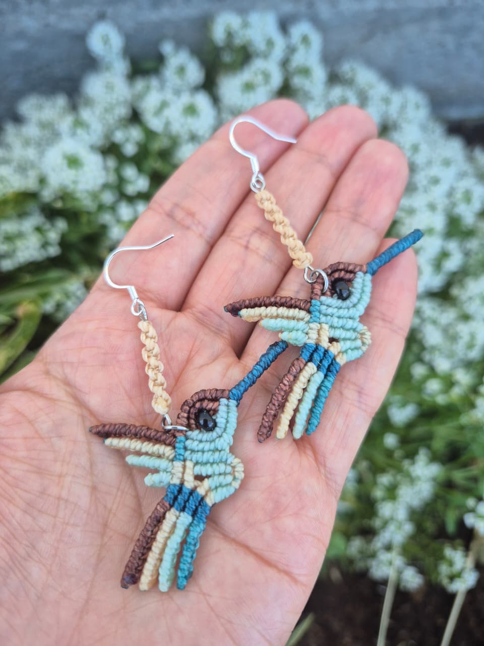 Aritos de macramé colibrí colores ganchos de plata 925