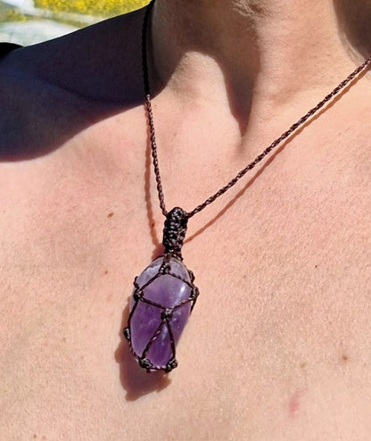 Collar de amatista pulida macramé regulable