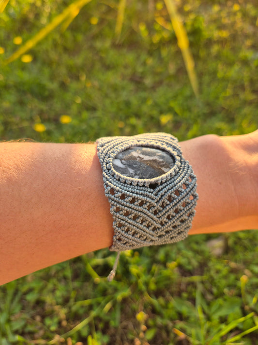 Brazalete pulsera macramé piedra jaspe cebra tamaño grande