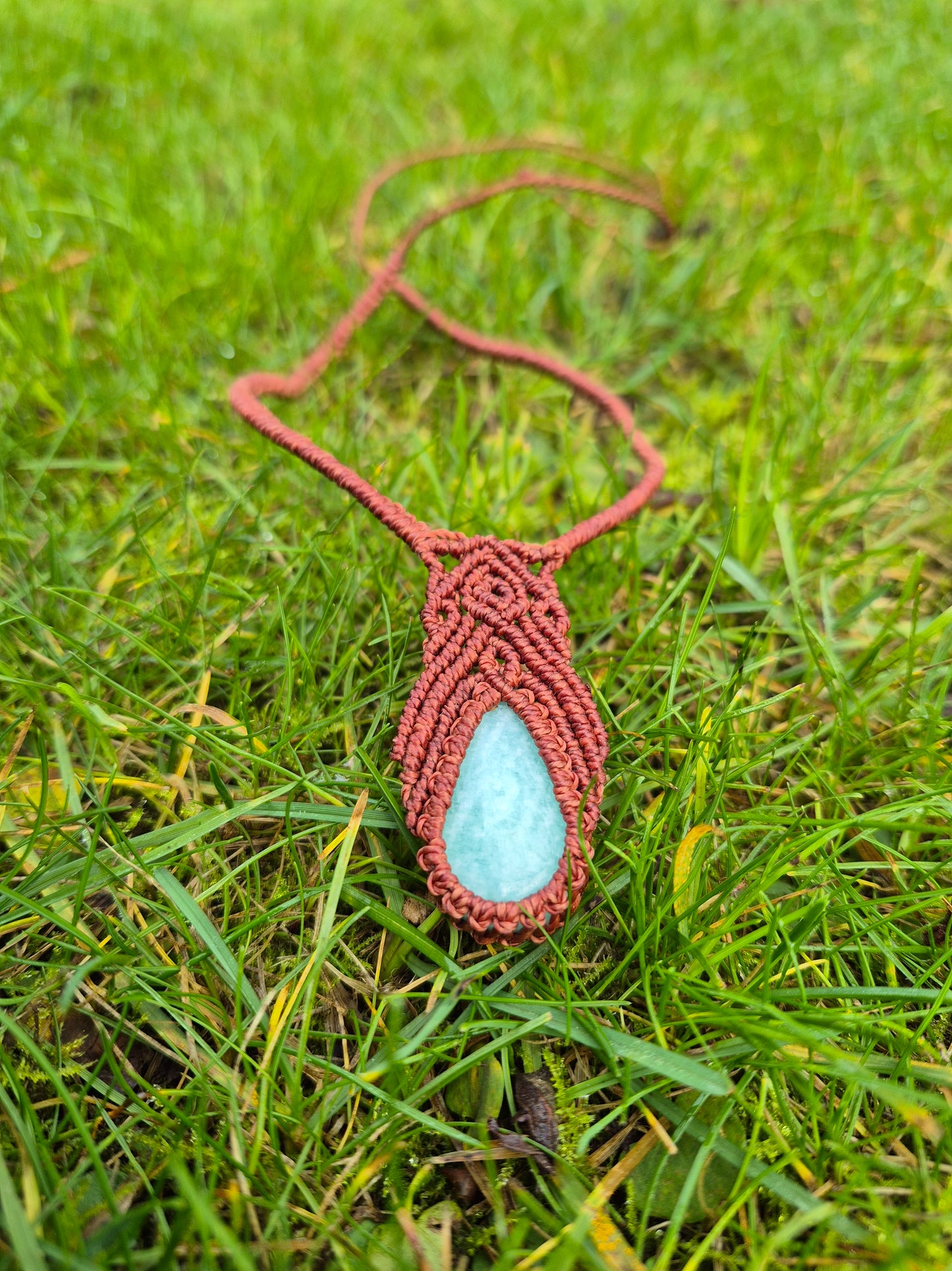 Collar de macramé con piedra amazonita