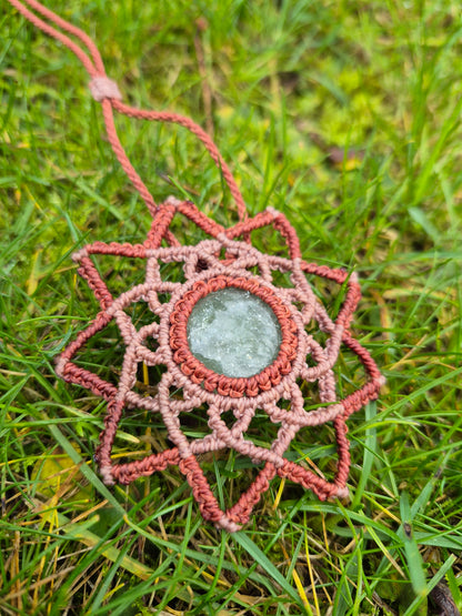 Collar macramé diseño mandala piedra aventurina verde