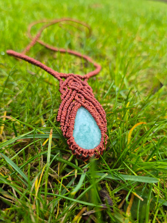 Collar de macramé con piedra amazonita