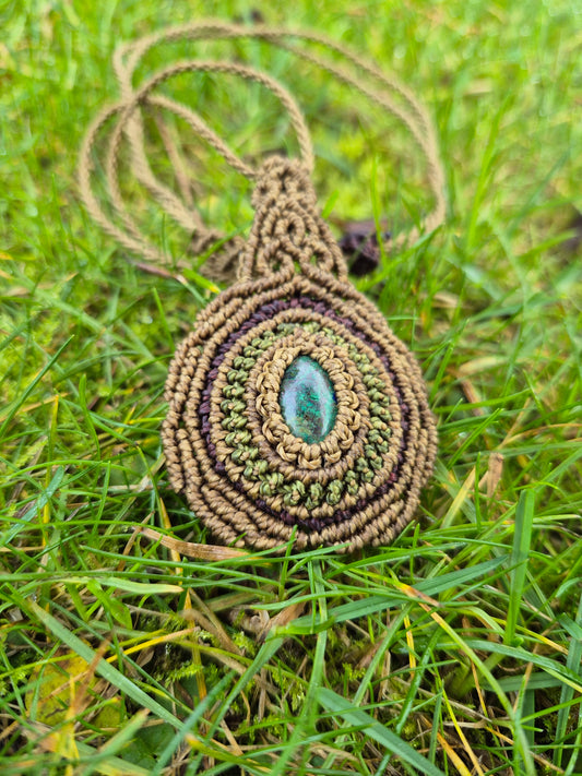 Collar Medallón macramé piedra azurita