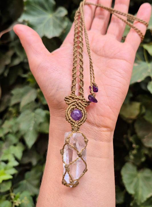 Collar de cuarzo cristal y amatista tejido en macrame