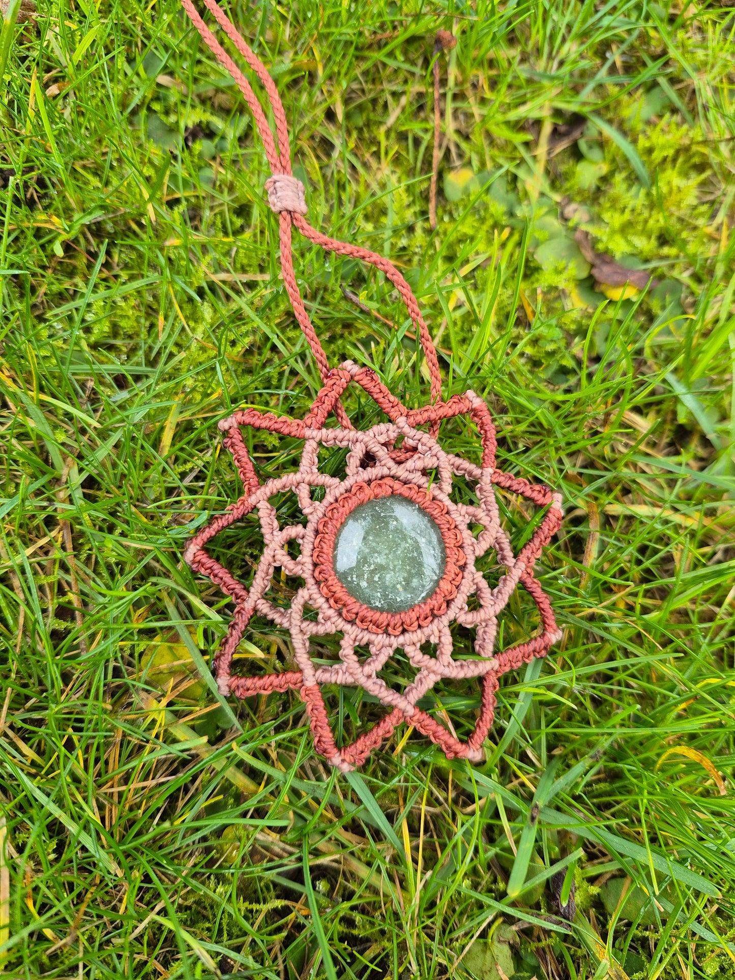Collar macramé diseño mandala piedra aventurina verde