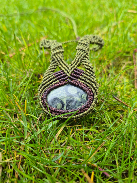Collar macramé con jaspe kambaba