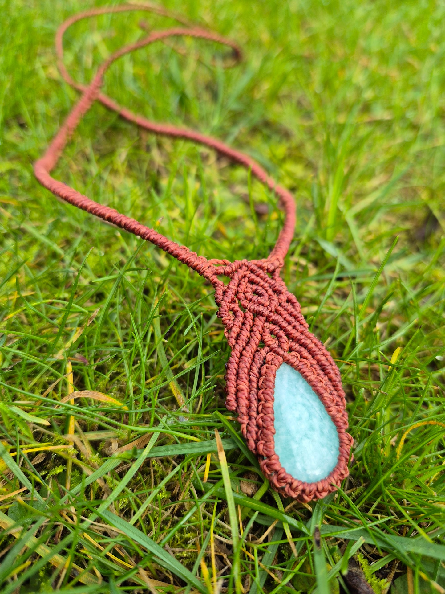 Collar de macramé con piedra amazonita