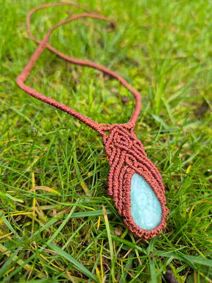 Collar de macramé con piedra amazonita