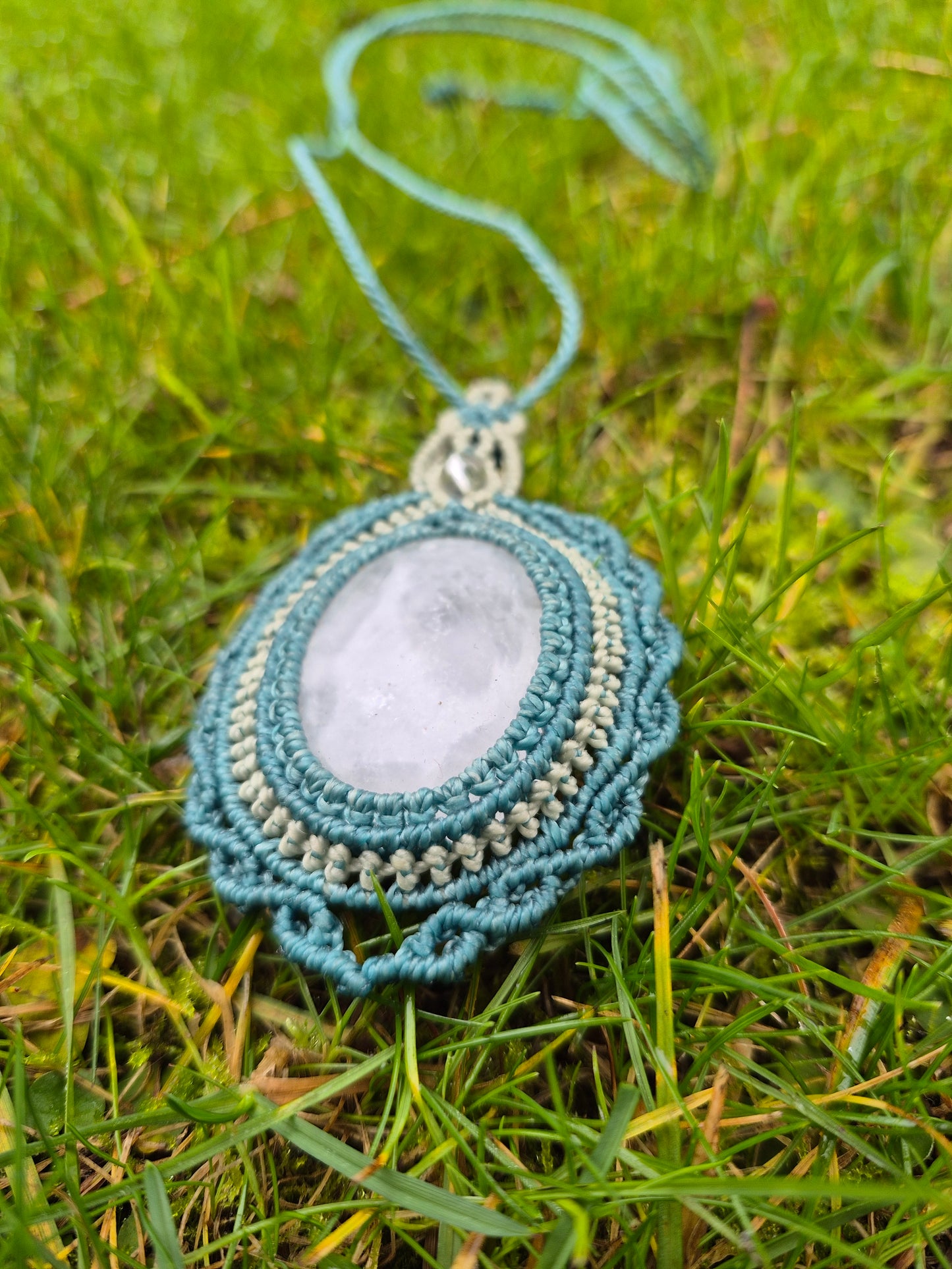 Collar macramé con cuarzo blanco