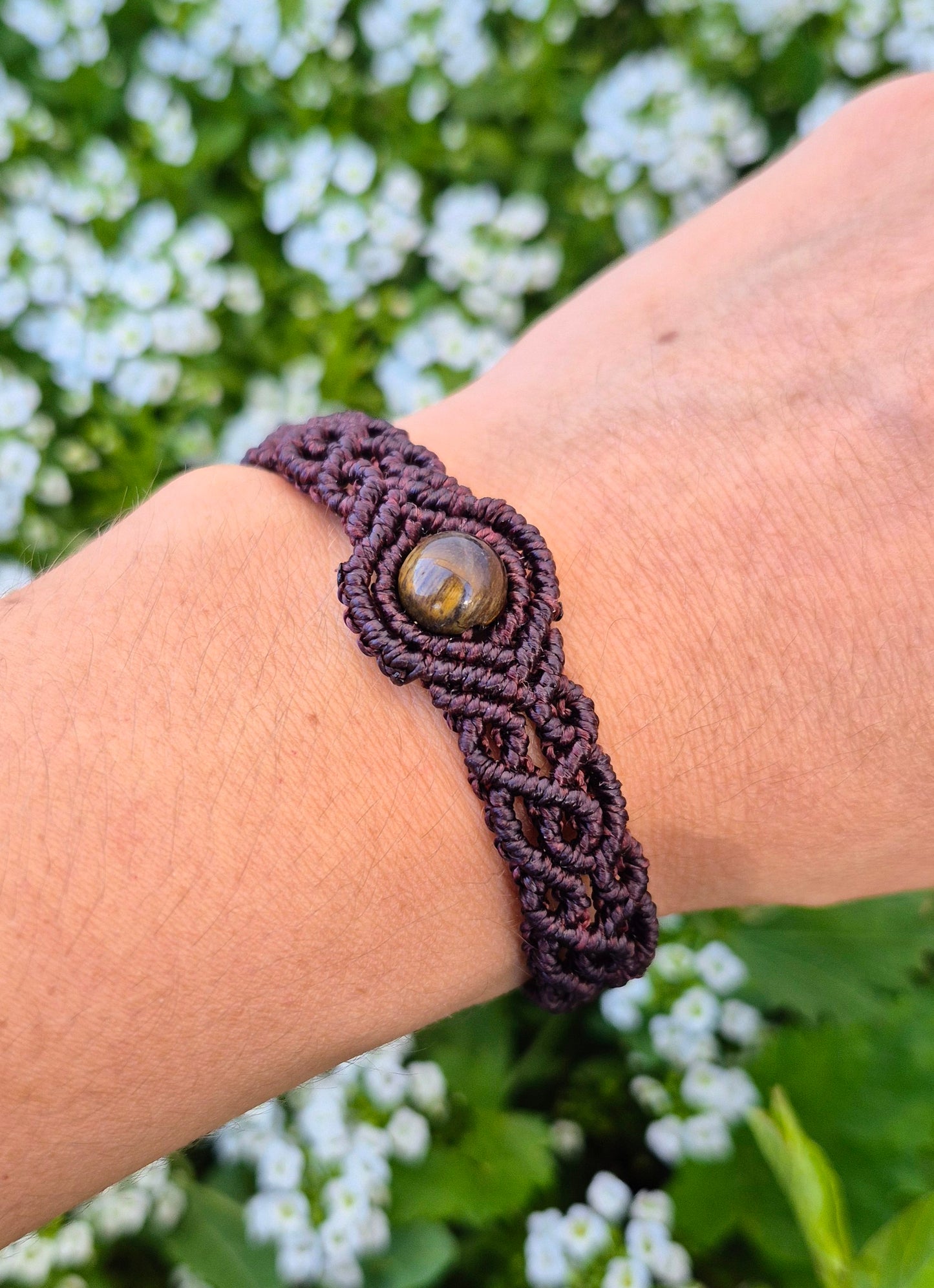 Pulsera ojo de tigre macramé diseño abundancia