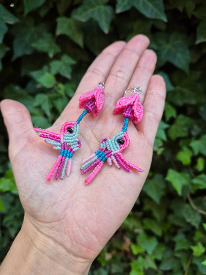 Aritos macramé colibrí chilco