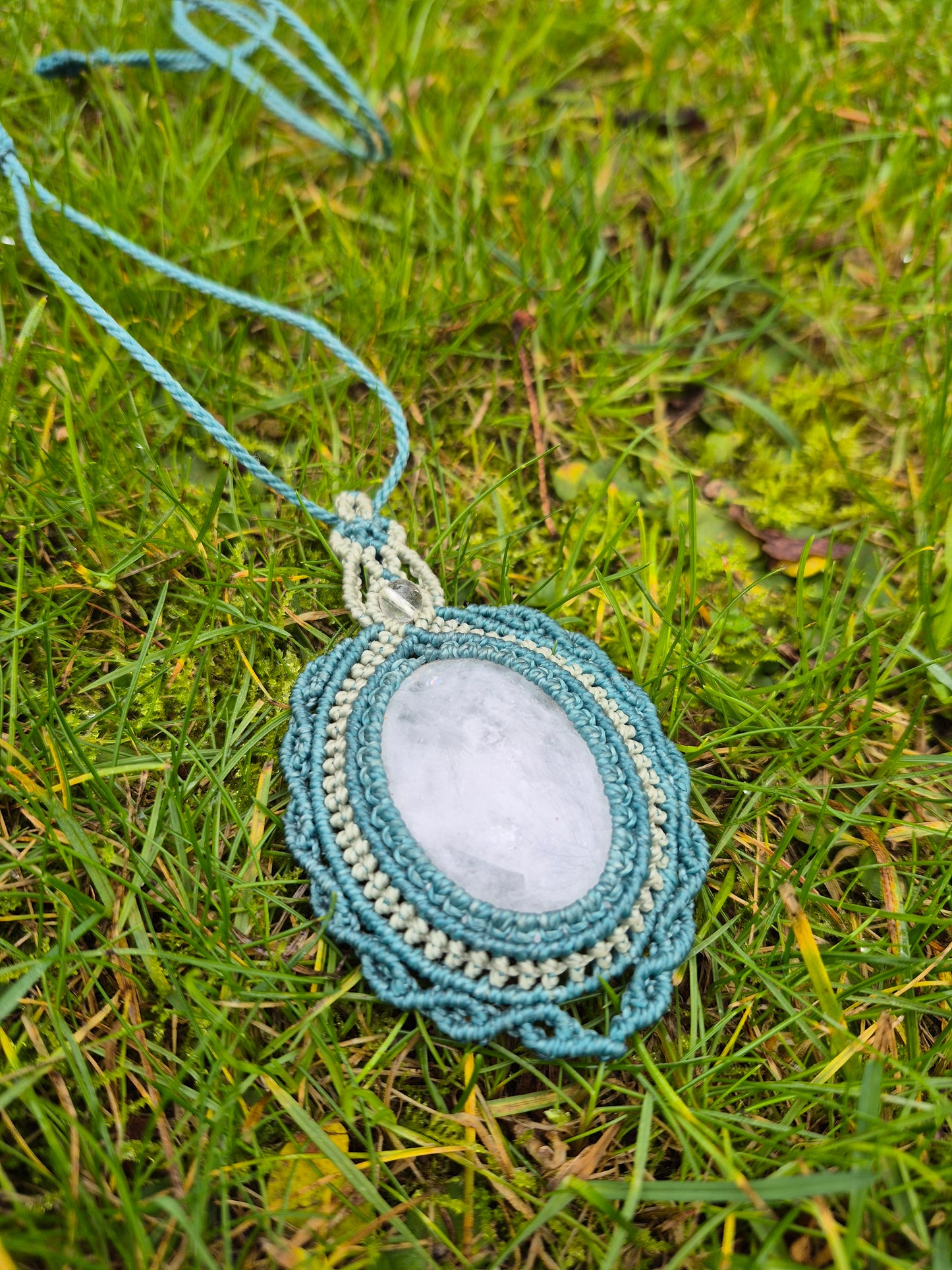 Collar macramé con cuarzo blanco