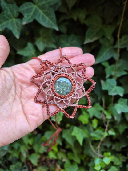 Collar macramé diseño mandala piedra aventurina verde