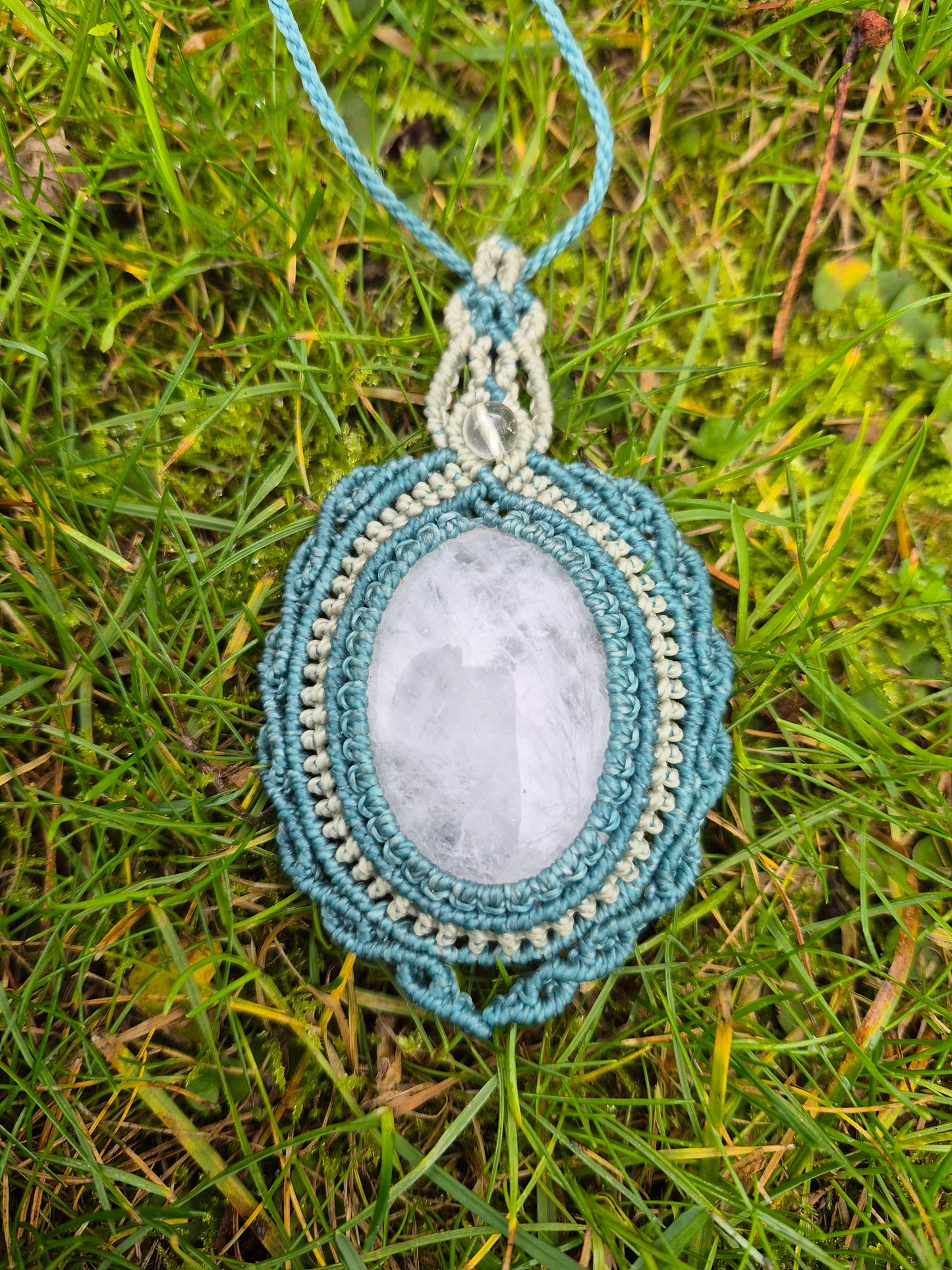 Collar macramé con cuarzo blanco